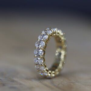 2.50 Carat Oval CVD Lab-Grown Diamond Full Eternity Band 14K Yellow Gold IGI Cer